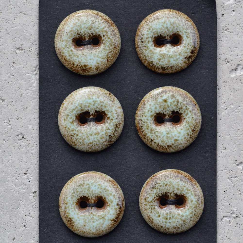 6 pcs. 18mm ceramic buttons light olive