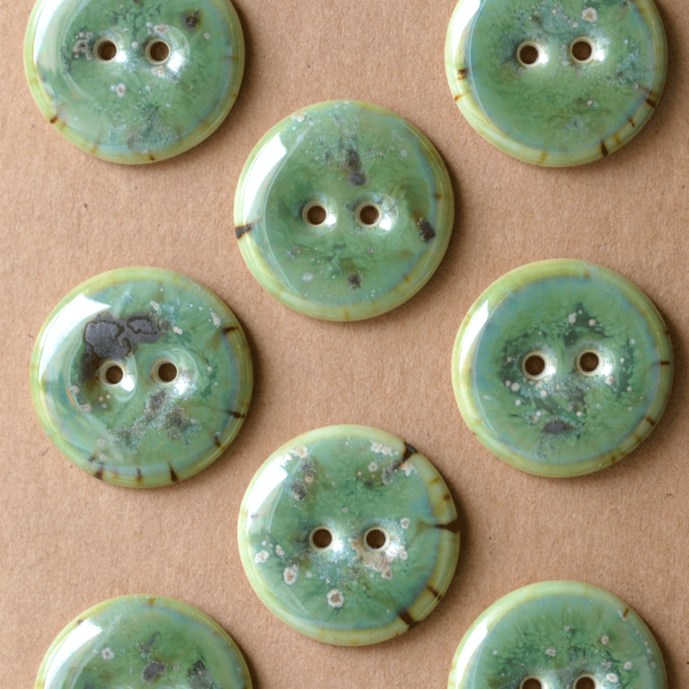 8 pcs. 22mm porcelain buttons seaweed