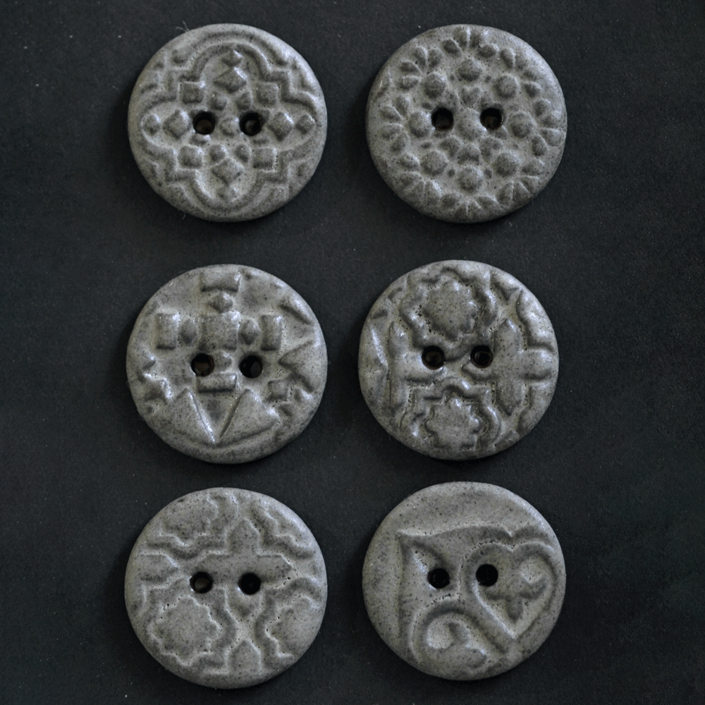 6 pcs. 22-23mm ceramic buttons charcoal
