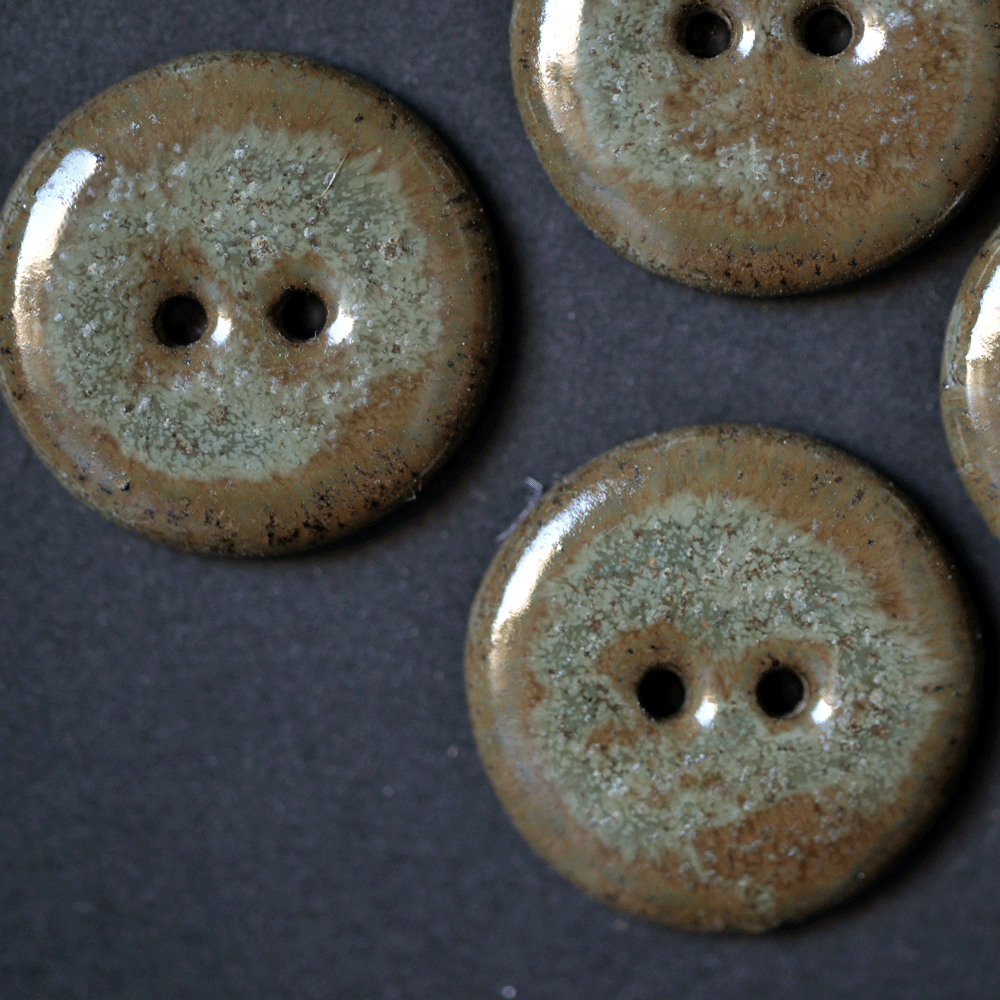 6 pcs. 22-23mm ceramic buttons brown/grey/green