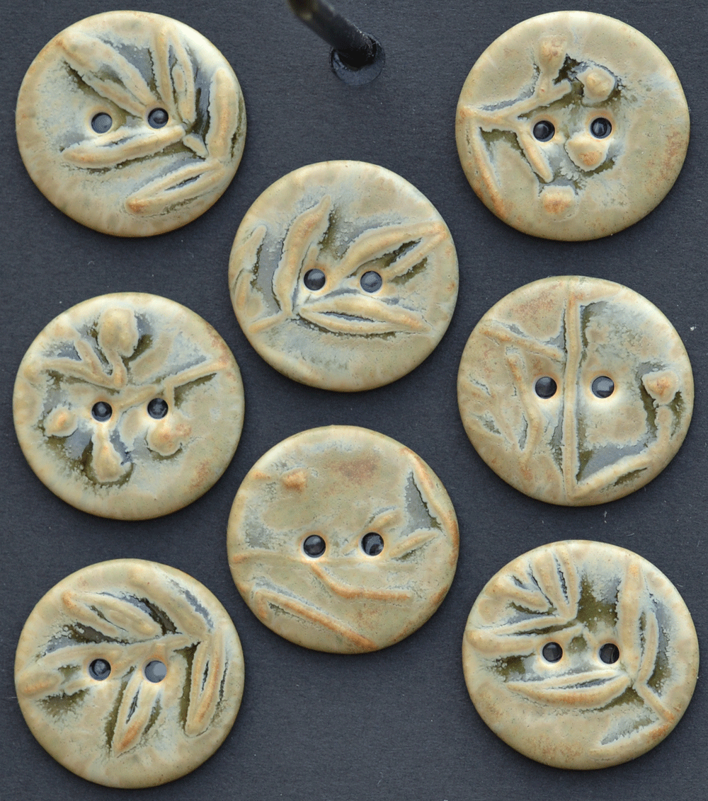 8 pcs. 22-23mm porcelain buttons flora