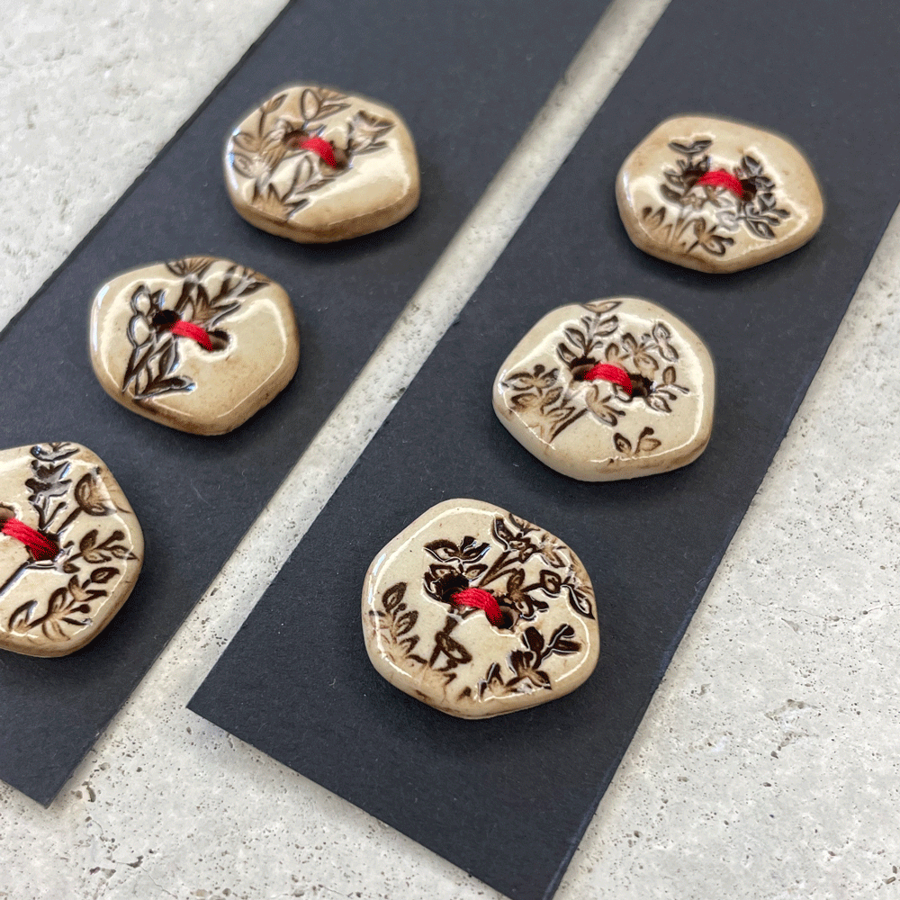 3 pcs 18-19mm ceramic buttons botanique