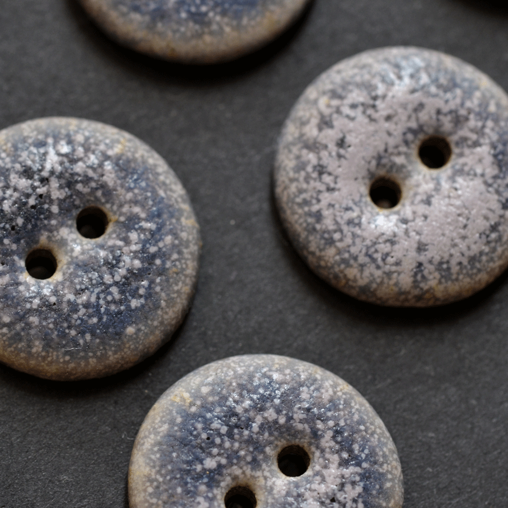8 pcs. 17-18mm ceramic buttons purple sugar