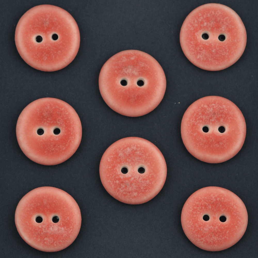8 pcs. 17/18mm porcelain buttons berry