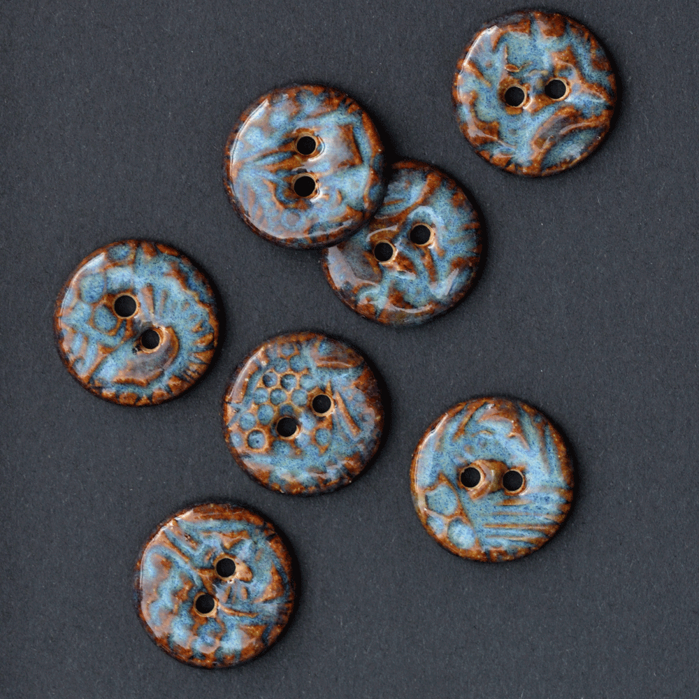 8 pcs. 17/18mm ceramic buttons blue rutile