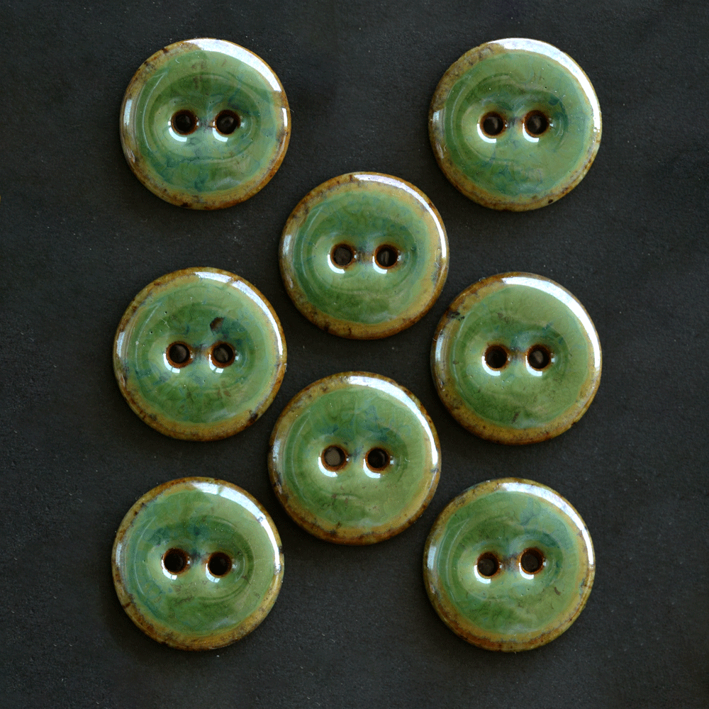8pcs. 18 mm ceramic buttons brown/green
