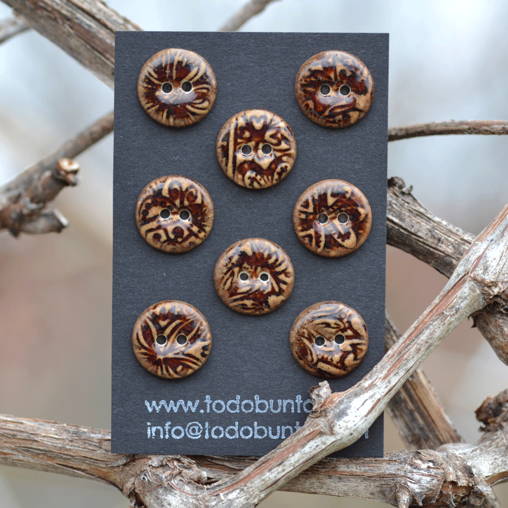 6 pcs. 17/18mm porcelain buttons honey (barock)