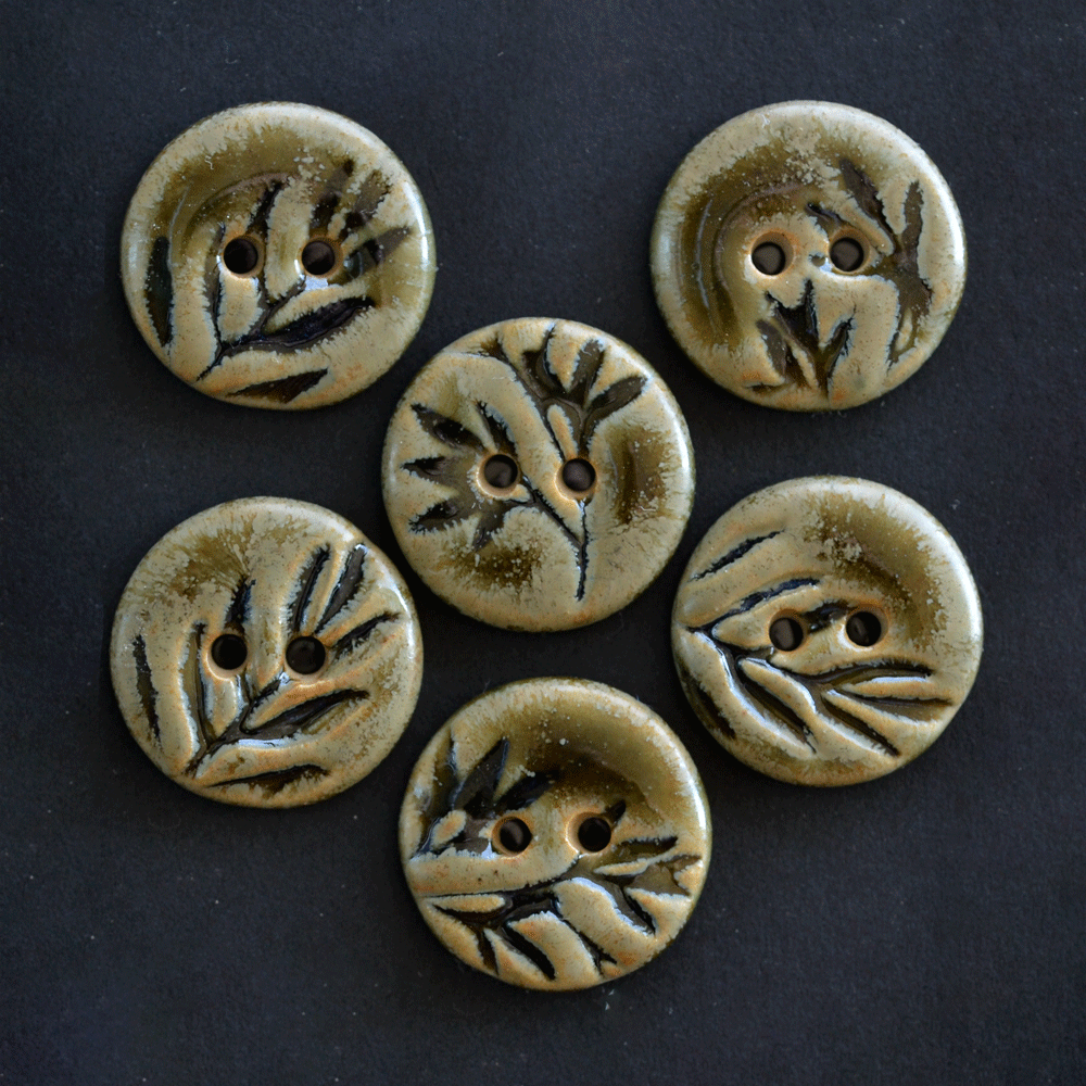 6 pcs. 18 mm ceramic buttons flora