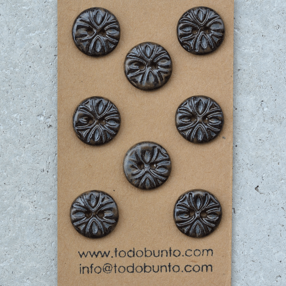 17-18mm ceramic buttons brown/blue fill