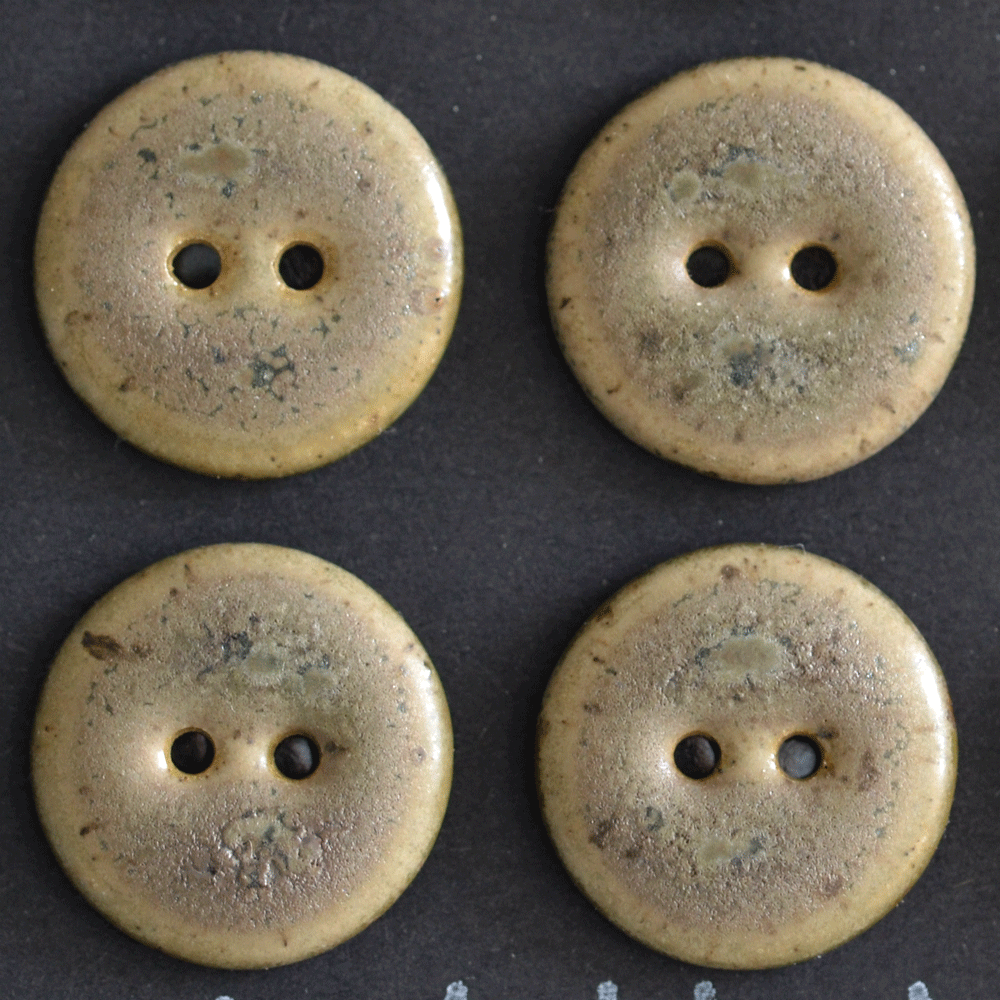 9 pcs. 18 mm ceramic buttons oak
