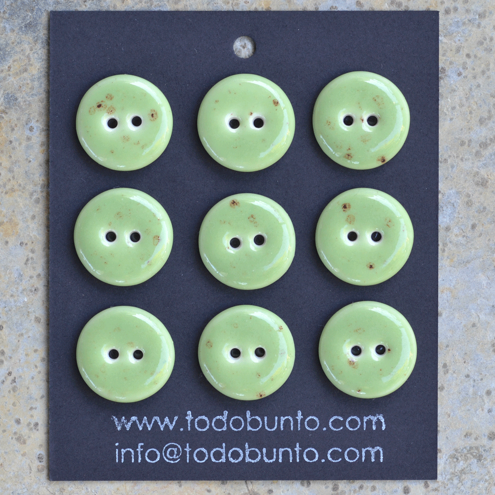 17-18mm porcelain buttons light green