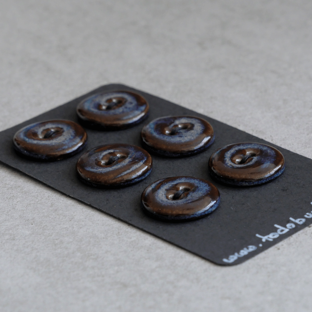 6 pcs. 18mm ceramic buttons blue/brown