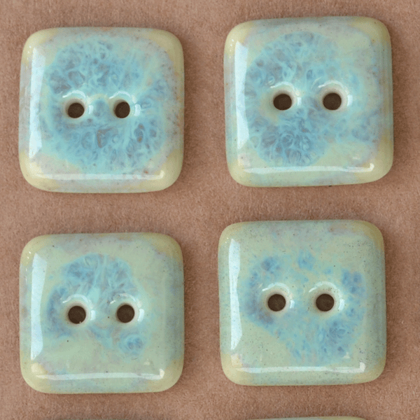 12 pcs. 16x16mm ceramic buttons nacre