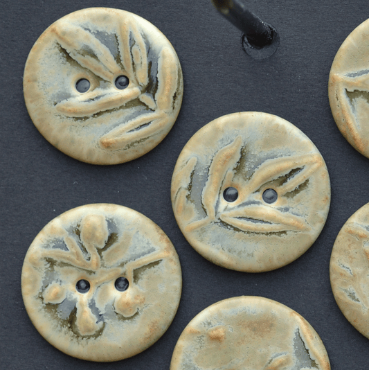 8 pcs. 22-23mm porcelain buttons flora