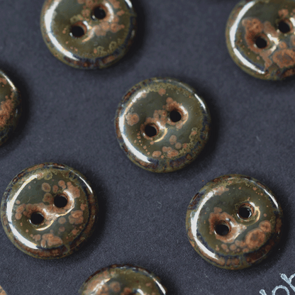 9 pcs. 15-16mm ceramic buttons swamp
