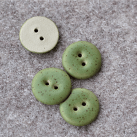 7 pcs 15-16mm ceramic buttons pear Abata