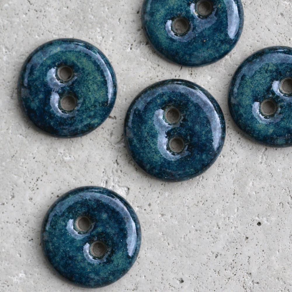 10 pcs. 15-16mm ceramic buttons northern lights