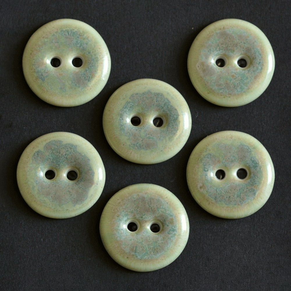 17-18 mm porcelain buttons light green