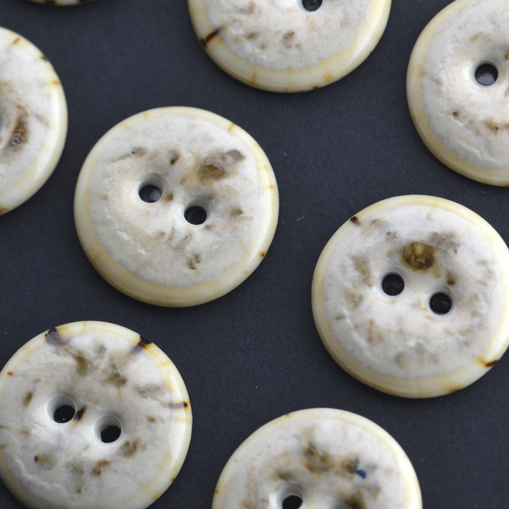9 pcs. 17-18mm porcelain buttons cappuccino