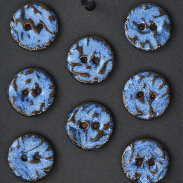 8 pcs. 18 mm ceramic buttons blue/brown lace