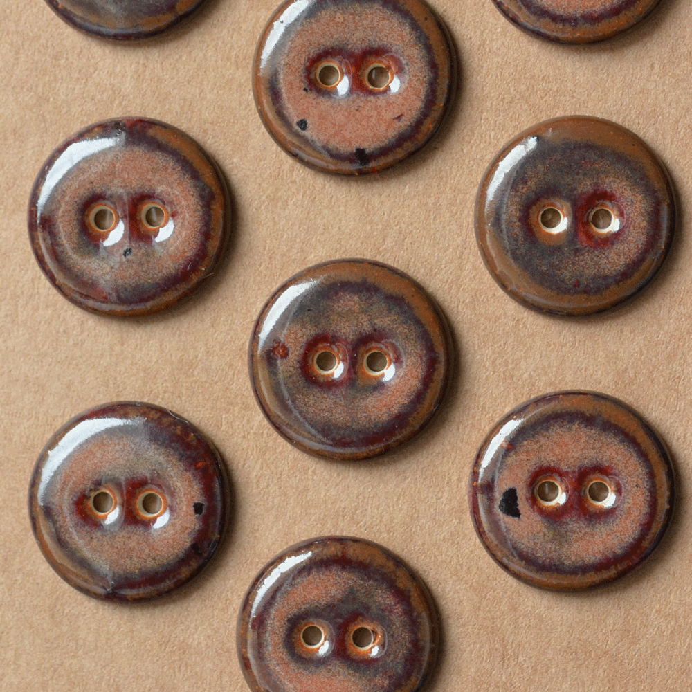 9 pcs. 18 mm ceramic buttons peppered plum
