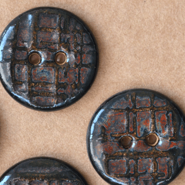 9 pcs. 18mm ceramic buttons tweed