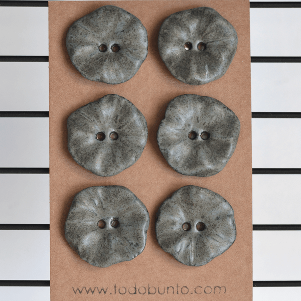 6 pcs. 25-27mm ceramic buttons white coal