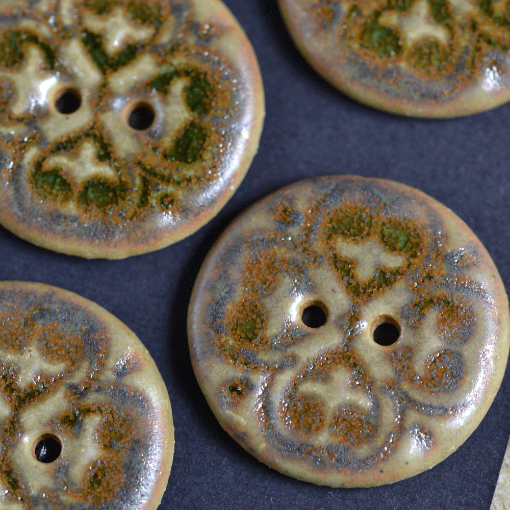6 pcs. 23mm ceramic buttons brown/green