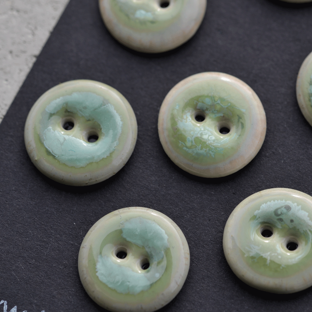 7 pcs. 17/18mm porcelain buttons biotop