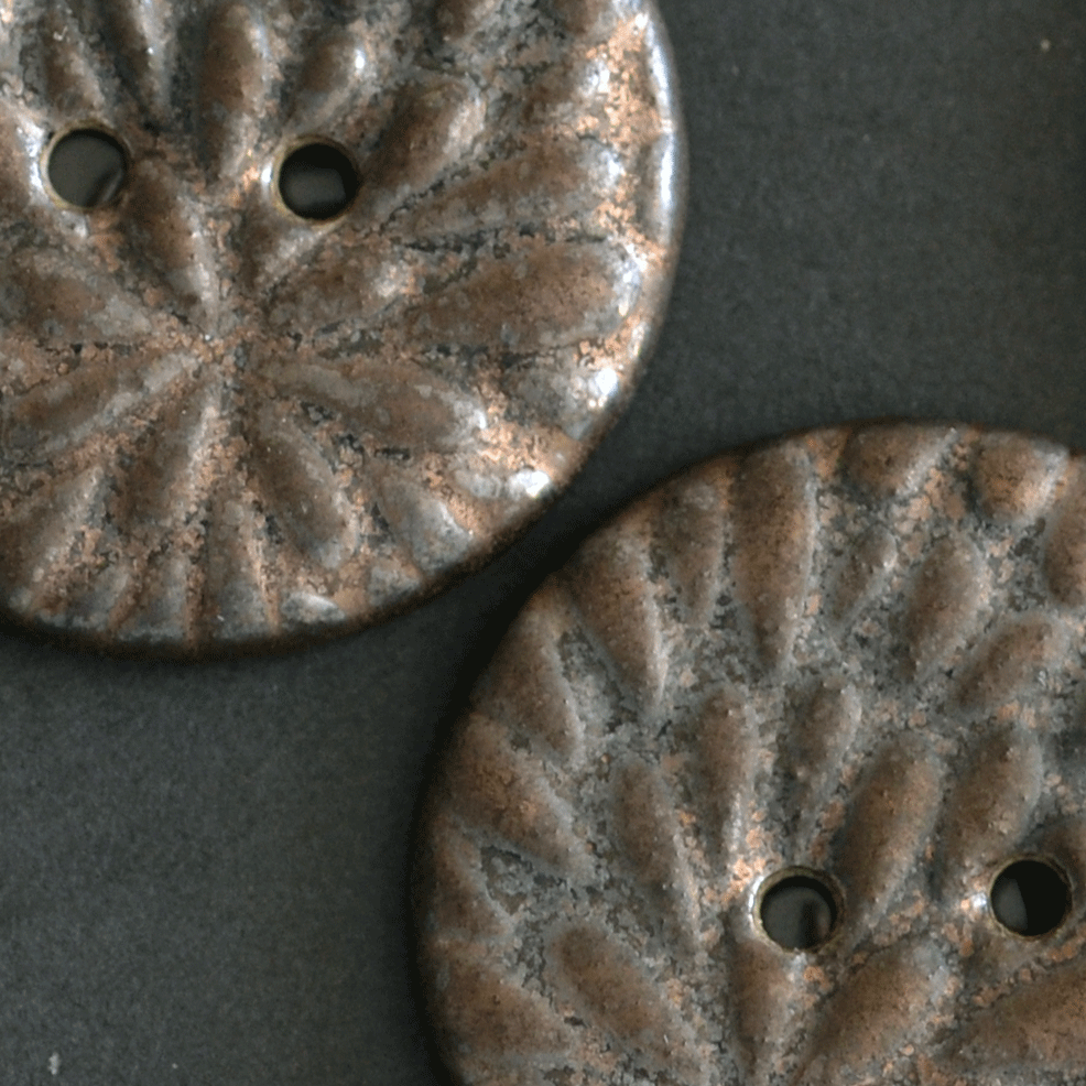 5pcs. 27 mm ceramic buttons metallic drops