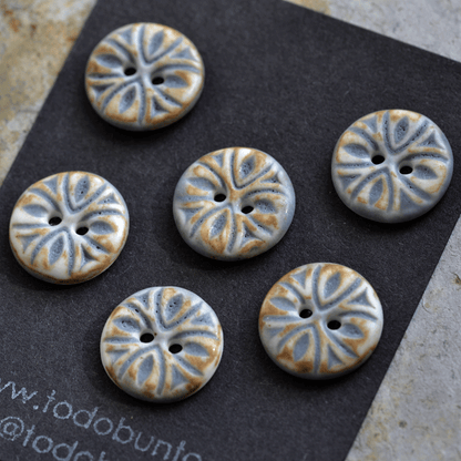 17-18mm porcelain buttons orient blue