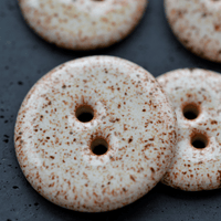 18 mm Handmade Keramikknöpfe Creme gesprenkelt (hell)