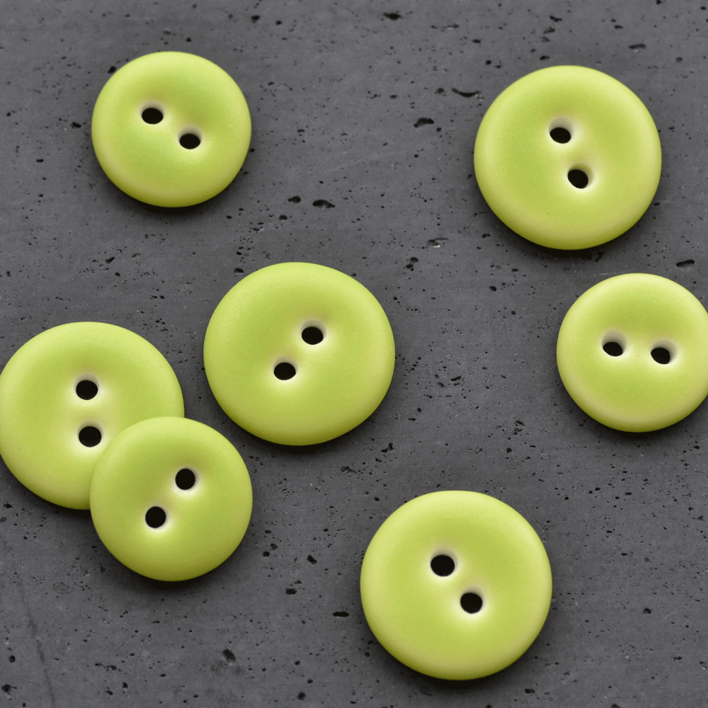 9 pcs. 18mm porcelain buttons lime