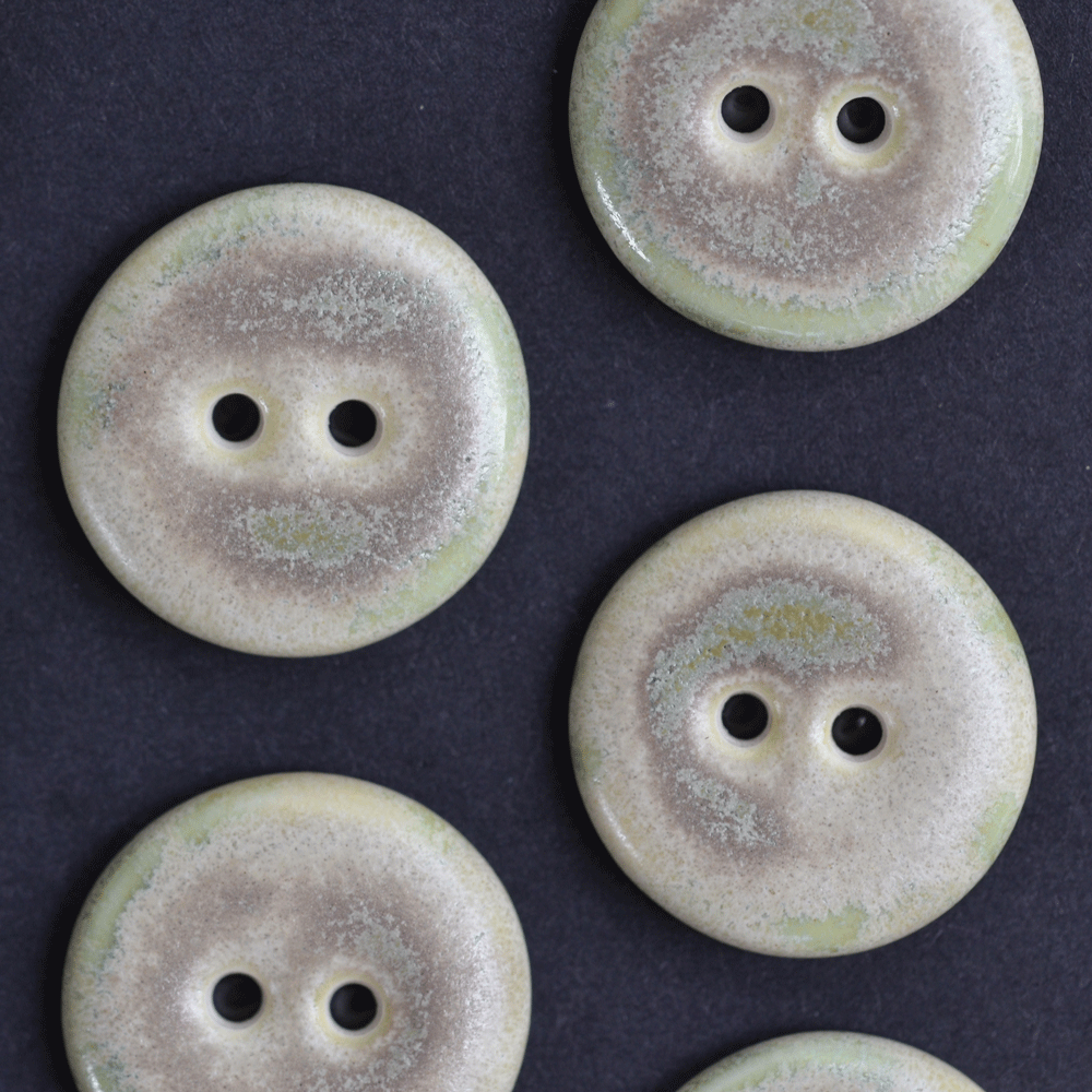 17-18mm porcelain buttons green alabaster