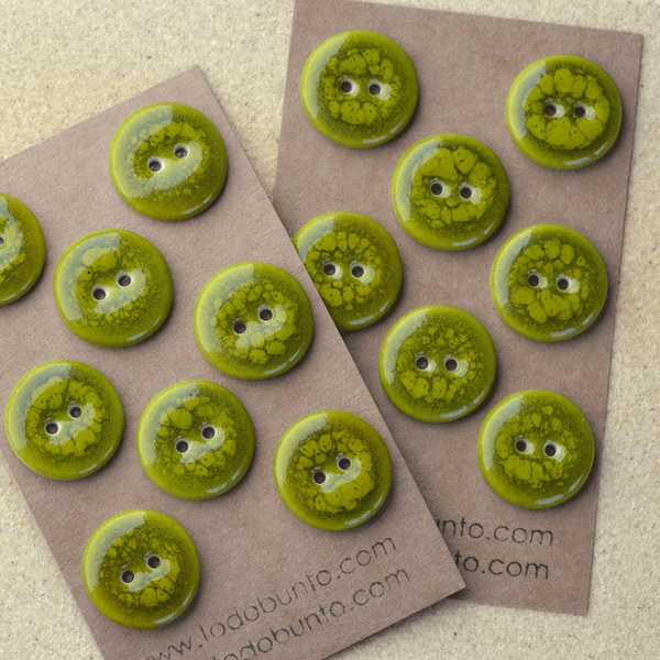 8 pcs. 20-21 mm porcelain buttons acid green