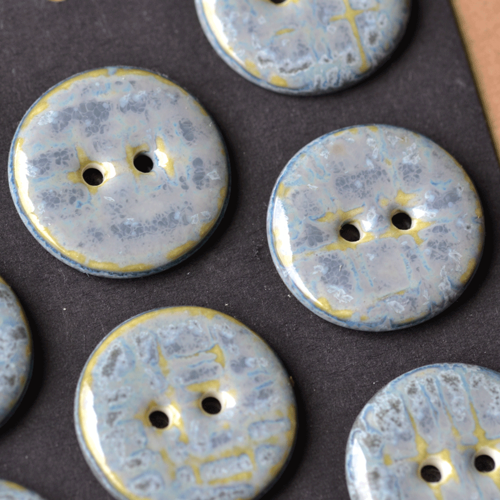 8 pcs 20mm ceramic buttons check (nimbus)