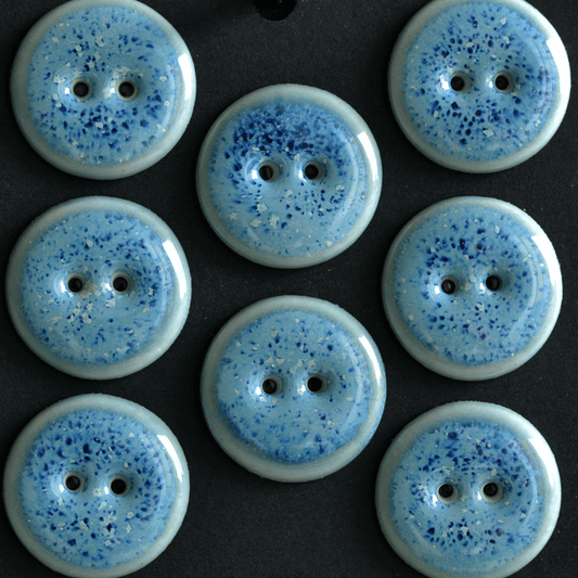 8 pcs. 22-23mm porcelain buttons ice