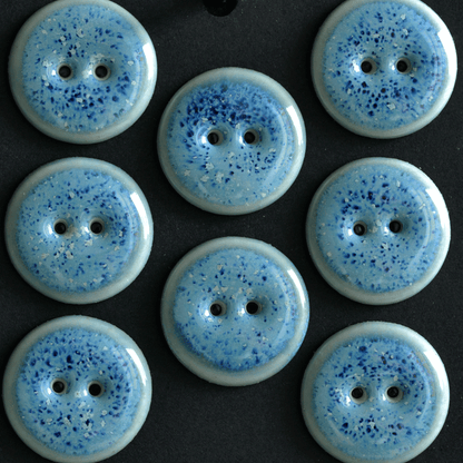 8 pcs. 22-23mm porcelain buttons ice