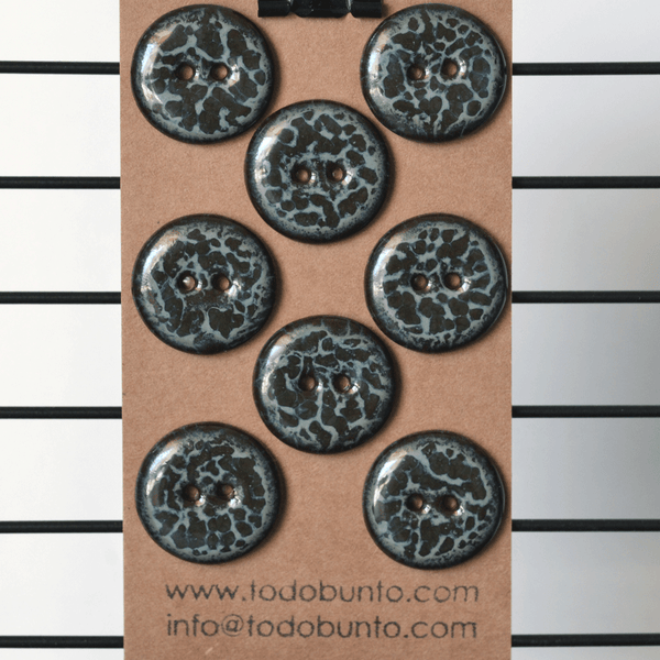8 pcs. 22-23mm ceramic buttons water by night