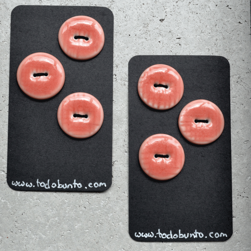 3 pcs. 23mm porcelain buttons coral grid