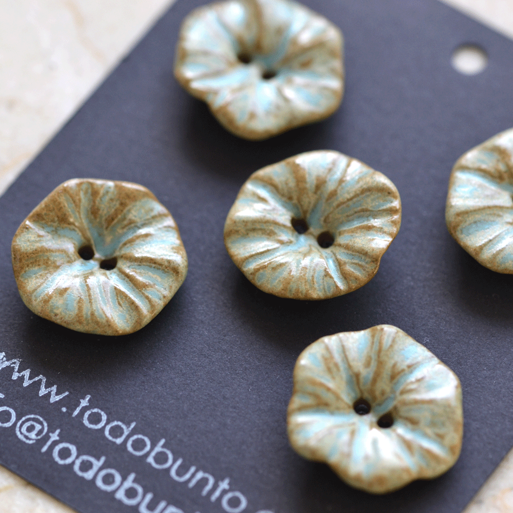 5pcs. 21/22mm ceramic buttons flowers