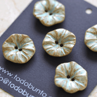 5pcs. 21/22mm ceramic buttons flowers
