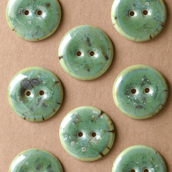 8 pcs. 22mm porcelain buttons seaweed