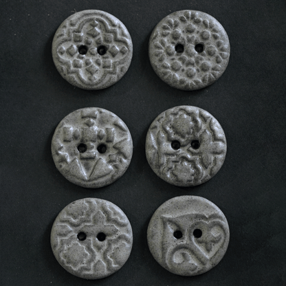 6 pcs. 22-23mm ceramic buttons charcoal