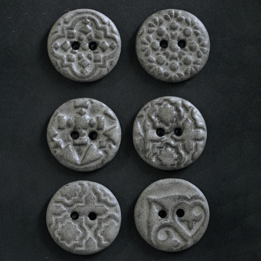 6 pcs. 22-23mm ceramic buttons charcoal