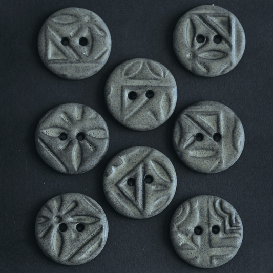 8 pcs. 22-23mm ceramic buttons geometry