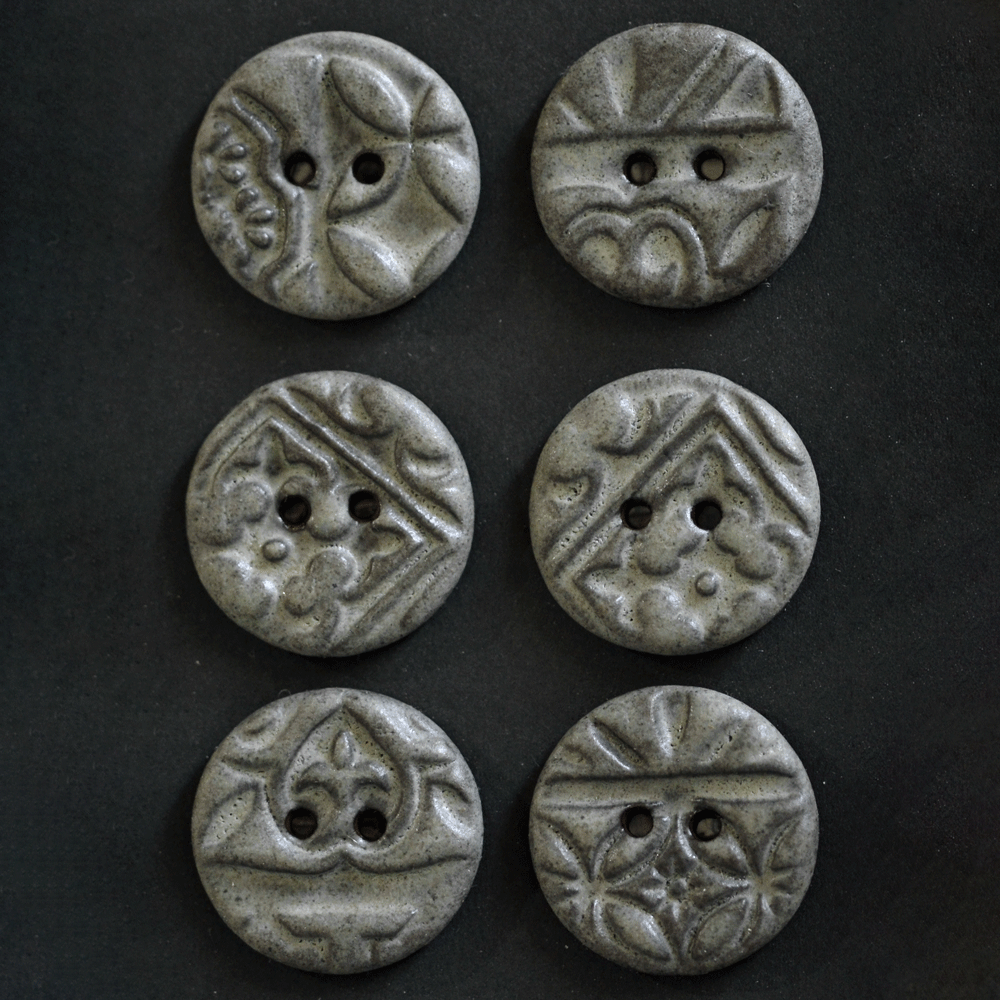 6 pcs. 22-23mm ceramic buttons charcoal