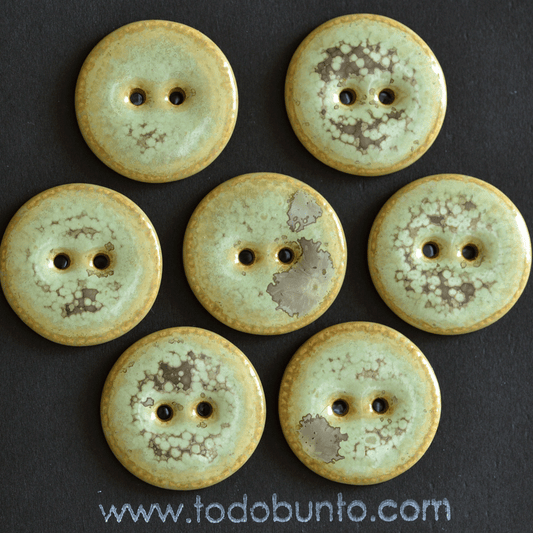 7 pcs. 23mm ceramic buttons bergcrystal
