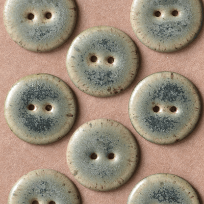 8 pcs. 22-23mm ceramic buttons birch