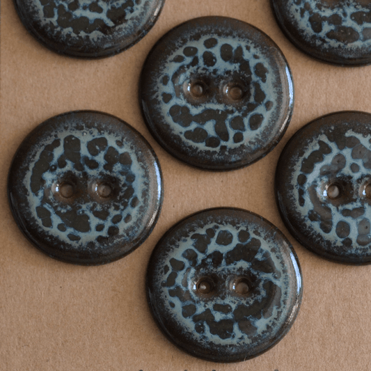 23mm ceramic buttons brown/grey